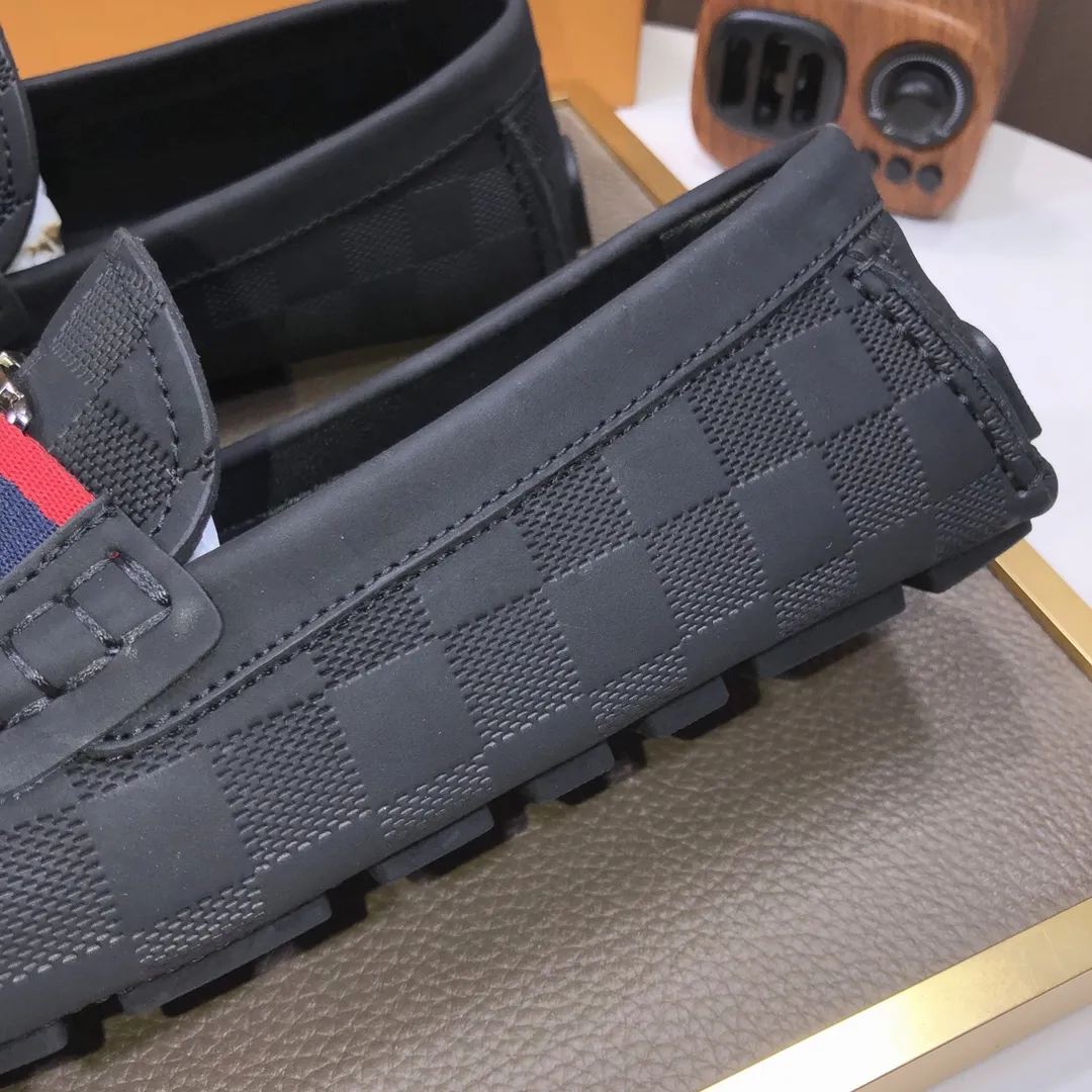 Men's men's shoes 💰420💰 [LV Doudou Shoes] (sheepskin lining) new model is on the market, available on the official website. The new Doudou shoes are processed into single-color materials, and the uppers are made of imported cowhide material. The body of the shoe is fully hemmed with mark thread, and is lined with imported original cowhide leather. The elegant shoe shape is super suitable for all-matching, and the size is 38-44.